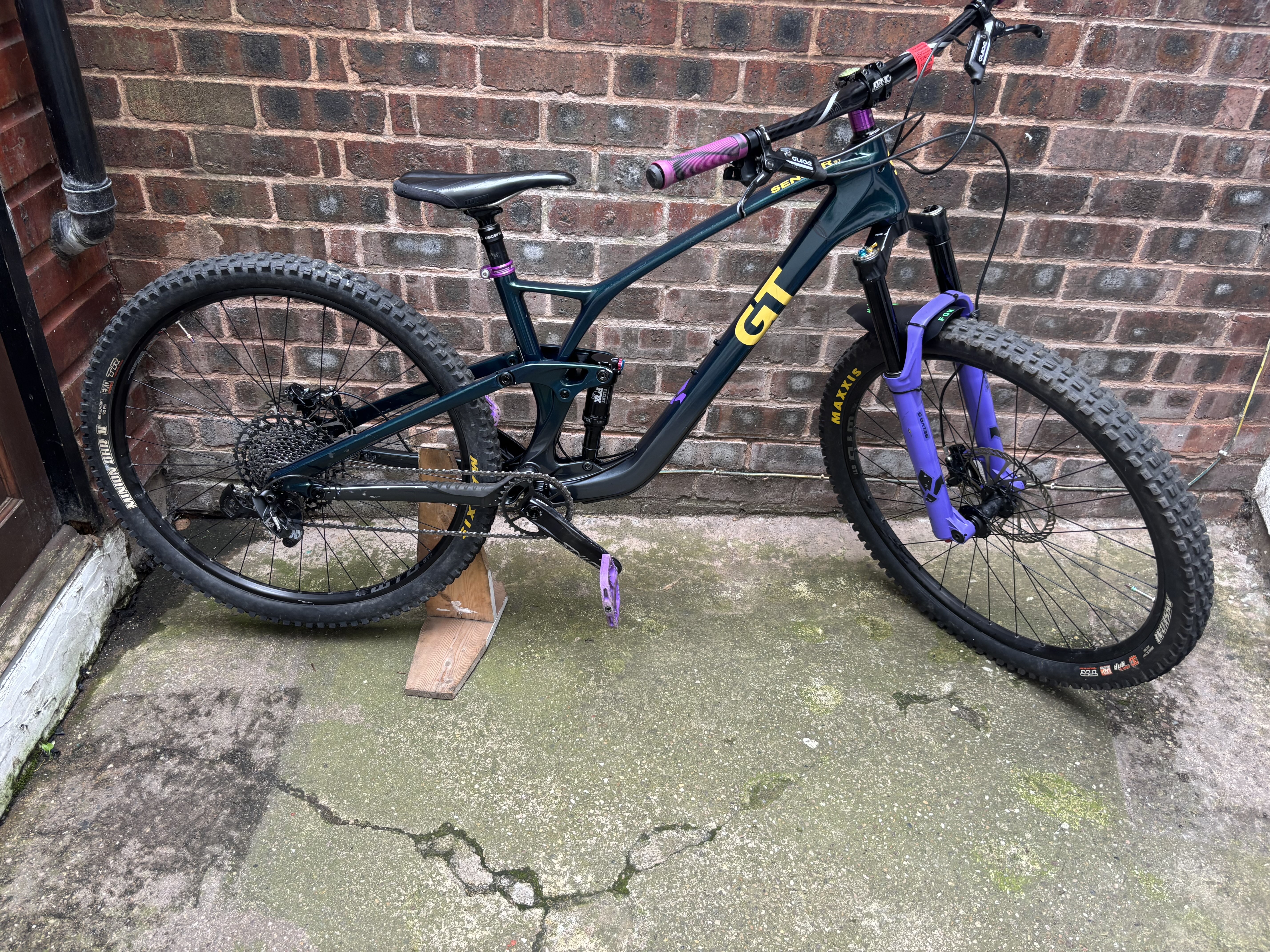 GT Sensor St Carbon Elite