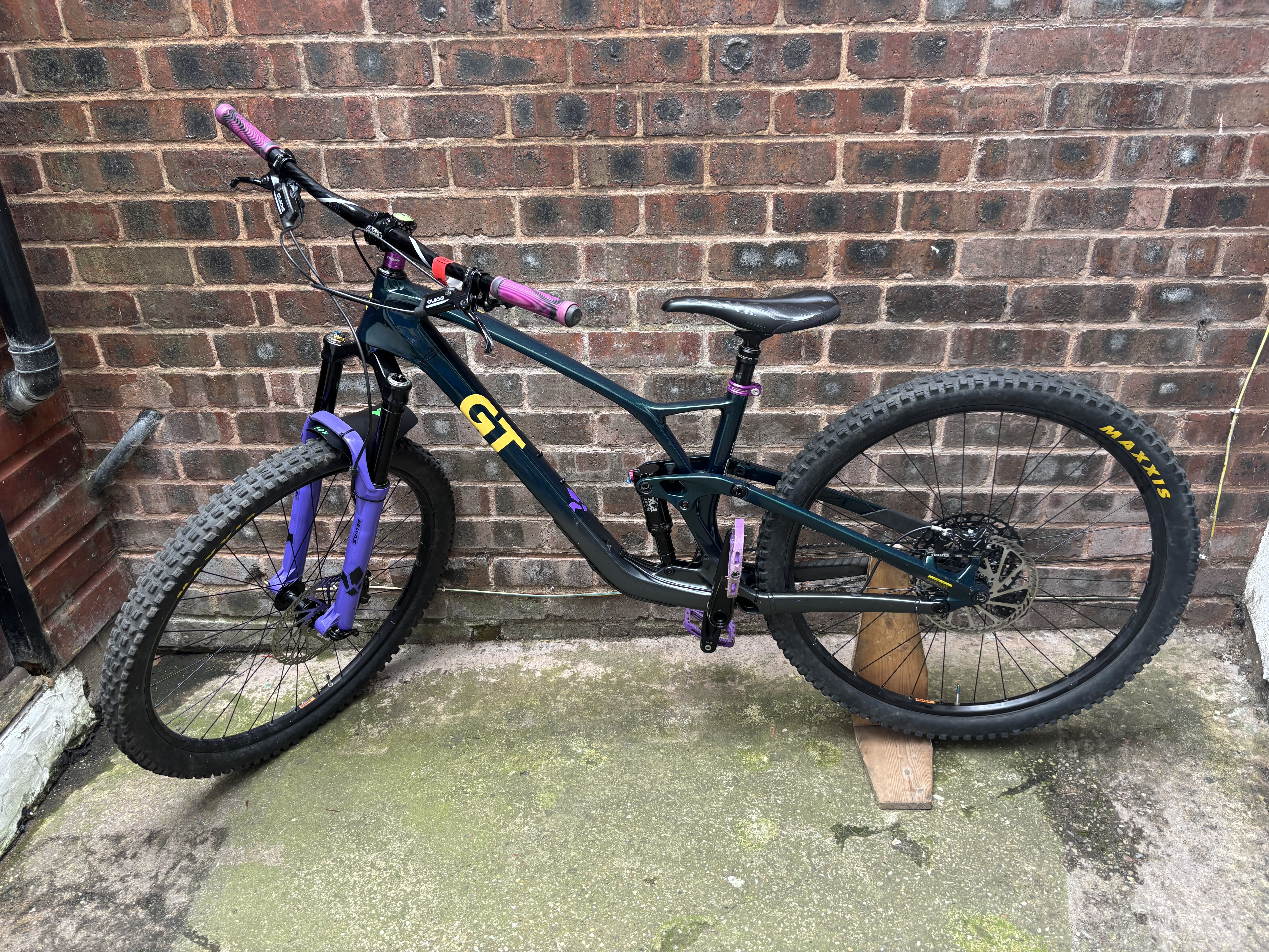GT Sensor St Carbon Elite — large view